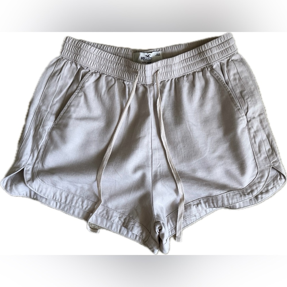 Hollister Ultra High-Rise Curved Hem Woven Short